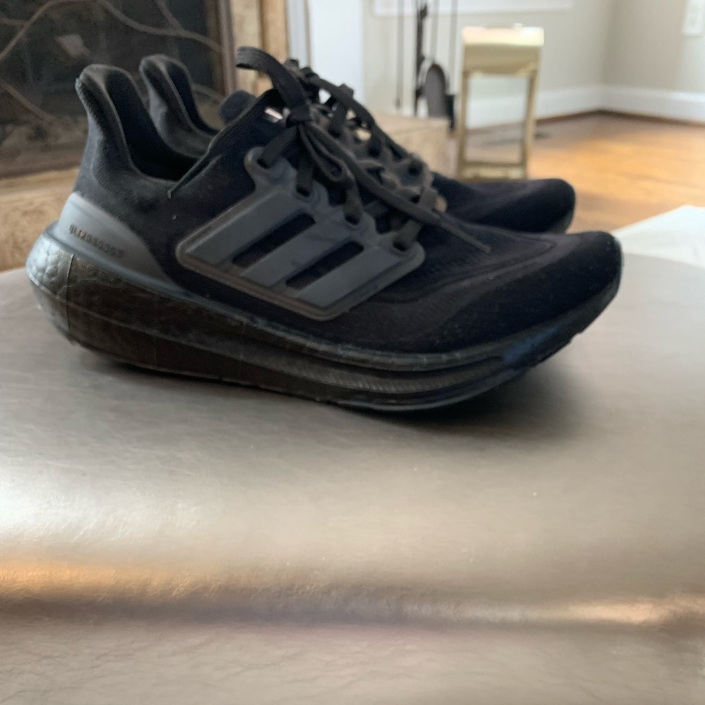 ❌SOLD❌Adidas UltraBoost - Picture 2 of 5